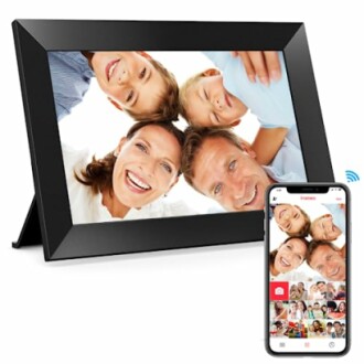 Digital photo frame displaying a family picture, with a smartphone showing the same image.